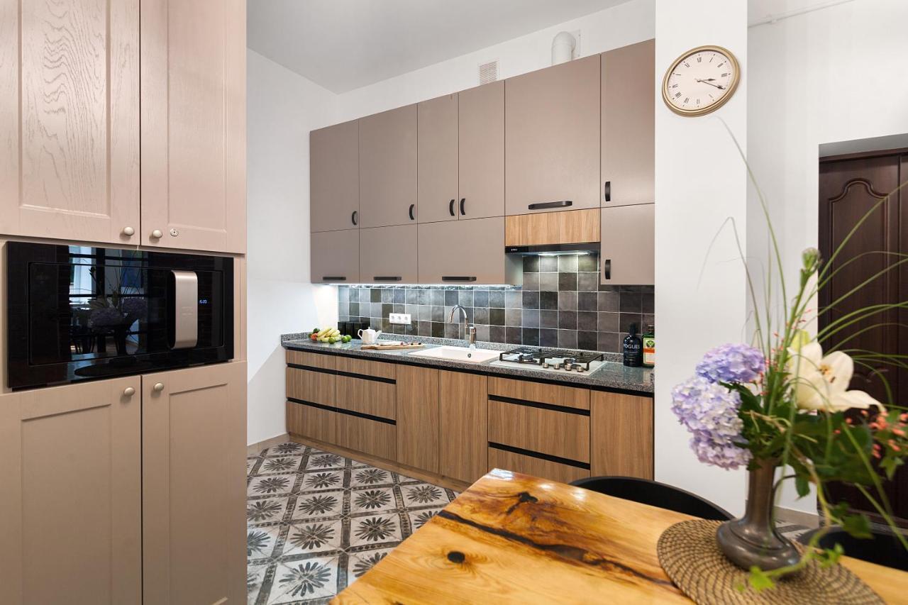 Gallery Art Apartment Львов Экстерьер фото