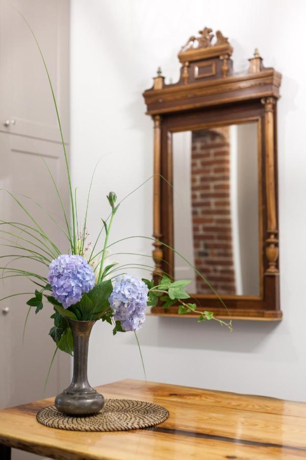 Gallery Art Apartment Львов Экстерьер фото