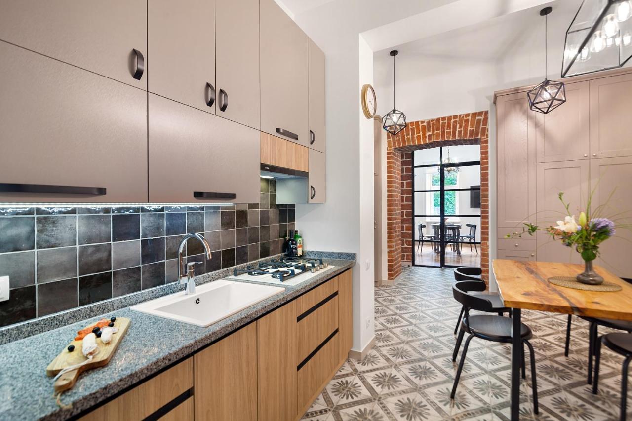 Gallery Art Apartment Львов Экстерьер фото