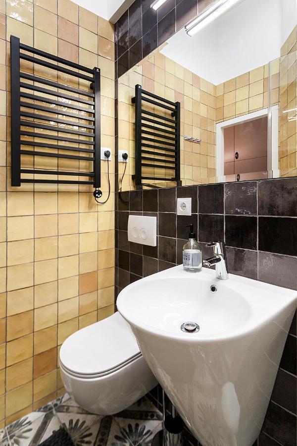 Gallery Art Apartment Львов Экстерьер фото